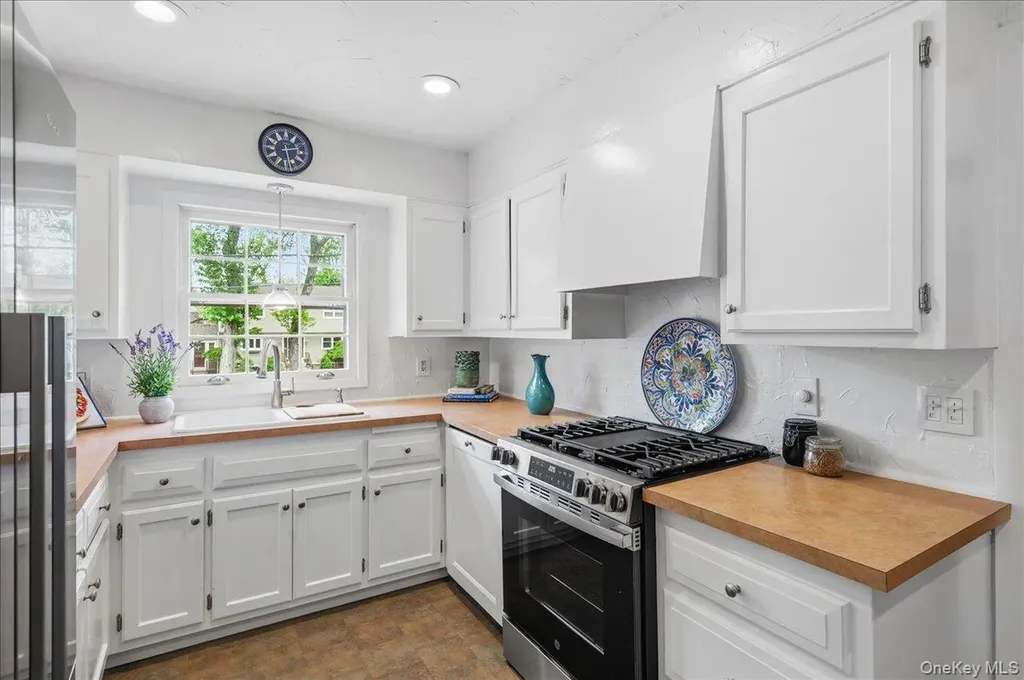 280 Maple Road Valley Cottage NY 10989