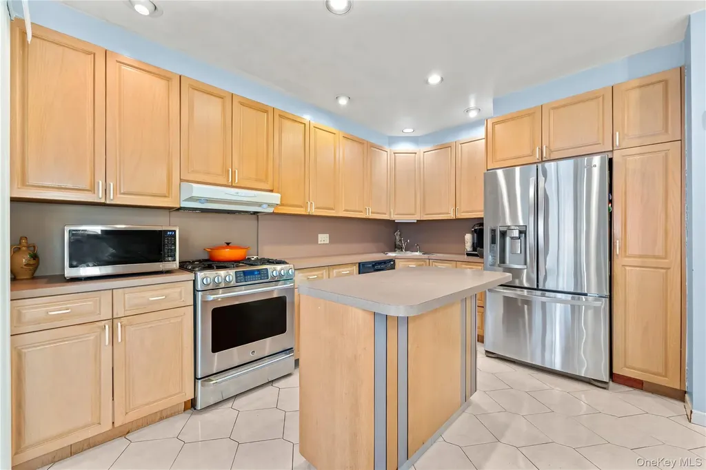 119-20 9th Avenue College Point NY 11356
