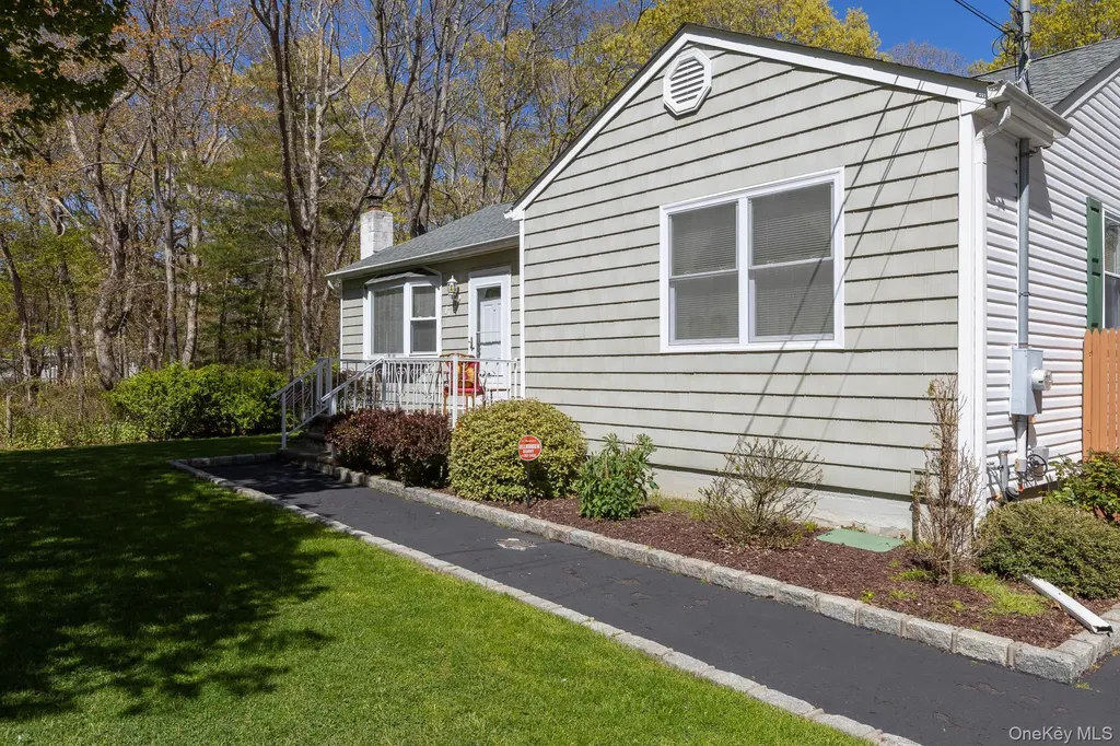 17 Biltmore Drive Mastic Beach NY 11951