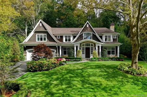 35 Mimosa Drive East Hills NY 11576
