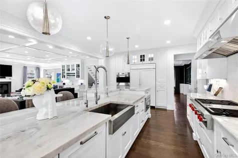 35 Mimosa Drive East Hills NY 11576