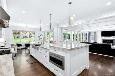 35 Mimosa Drive East Hills NY 11576