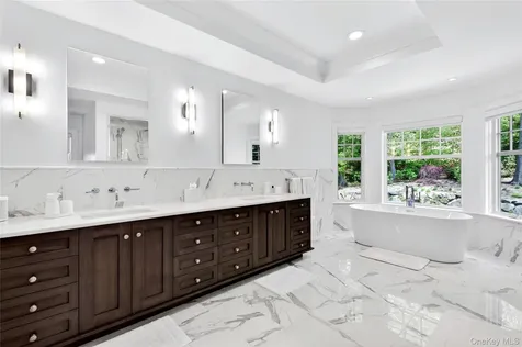 35 Mimosa Drive East Hills NY 11576