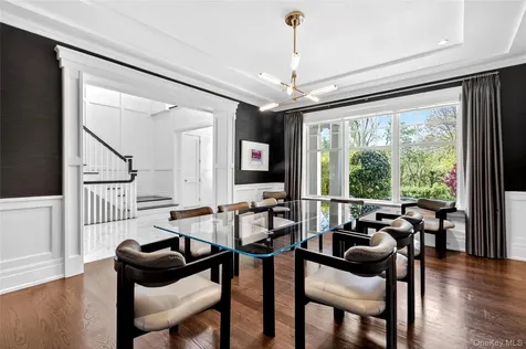 35 Mimosa Drive East Hills NY 11576