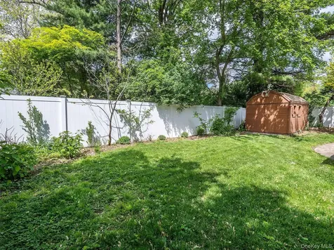 21 Marwood Road N Port Washington NY 11050