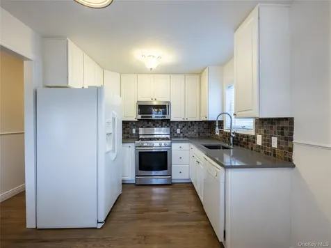 21 Marwood Road N Port Washington NY 11050