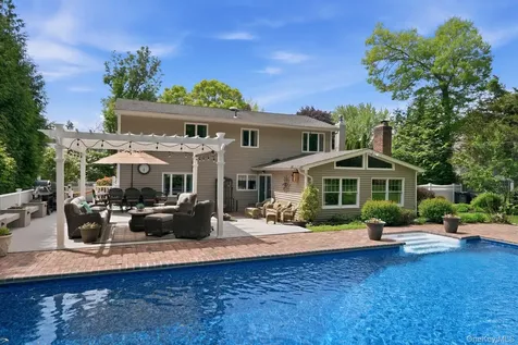 17 Milburn Road South Setauket NY 11720
