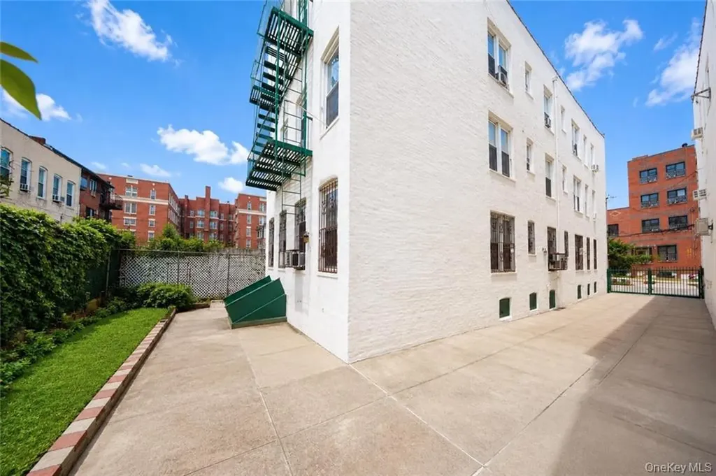 827 49th Street Brooklyn NY 11220