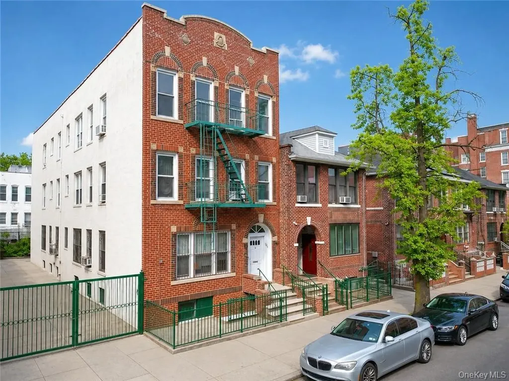 827 49th Street Brooklyn NY 11220