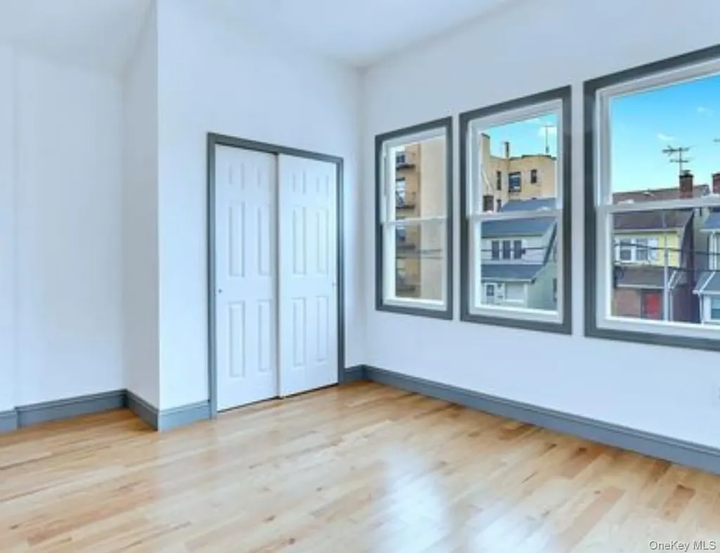 2881 Roberts Avenue Bronx NY 10461