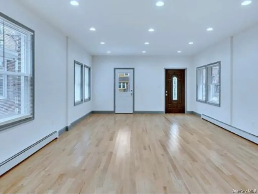 2881 Roberts Avenue Bronx NY 10461