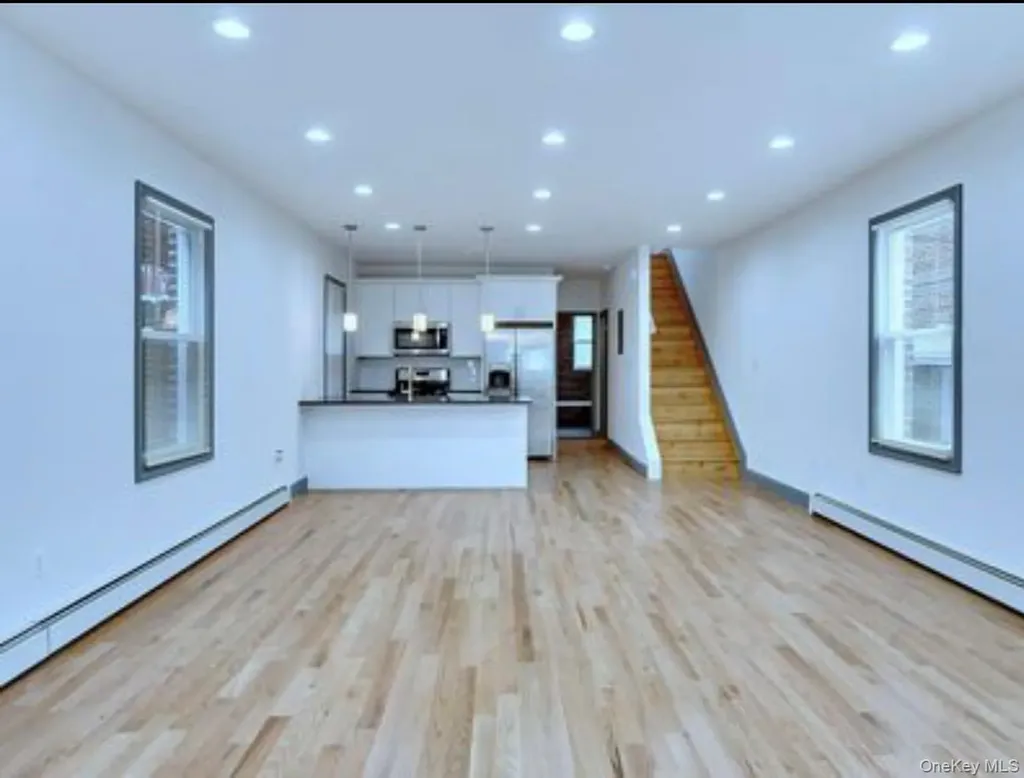 2881 Roberts Avenue Bronx NY 10461