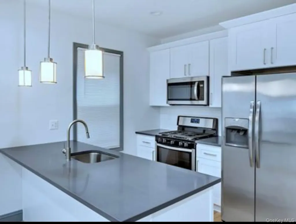 2881 Roberts Avenue Bronx NY 10461