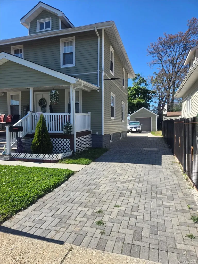 147 Elizabeth Avenue Hempstead NY 11550