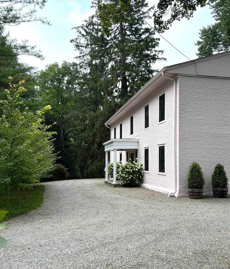 2461 Salt Point Turnpike Clinton Corners NY 12514
