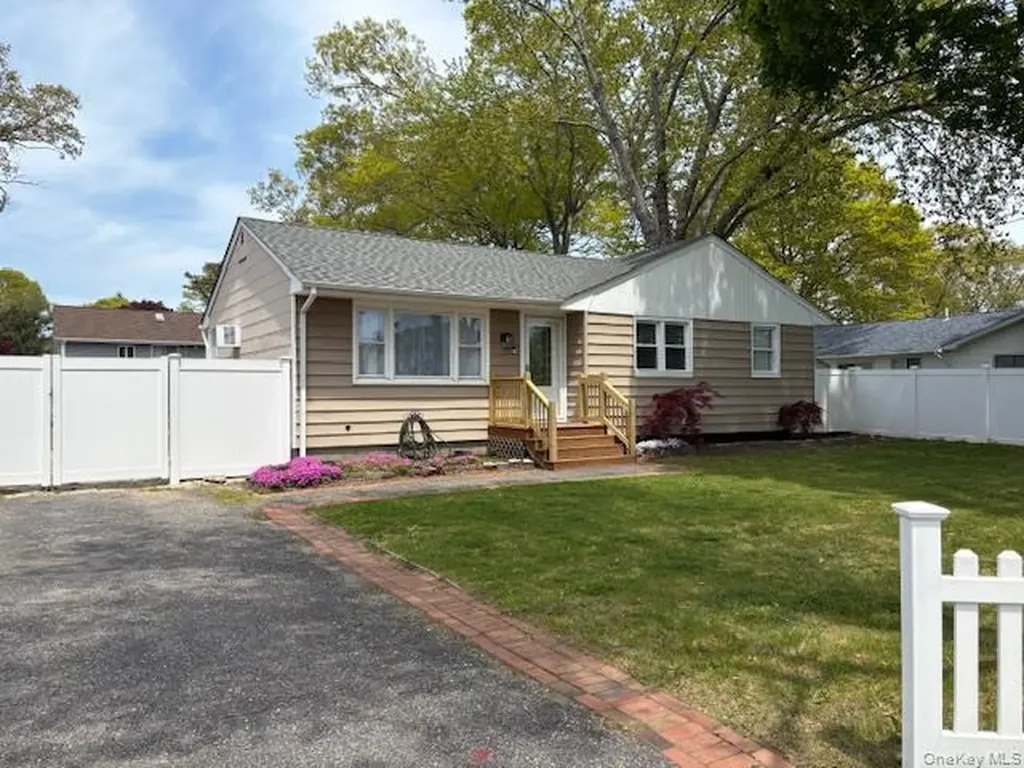 59 Applegate Drive Mastic NY 11950