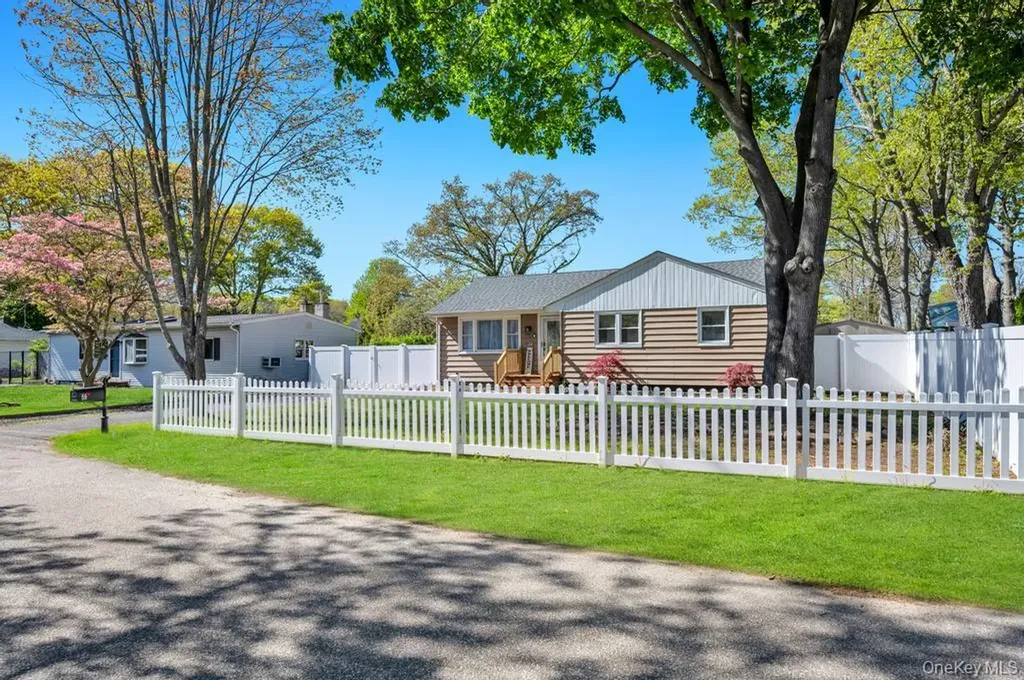 59 Applegate Drive Mastic NY 11950