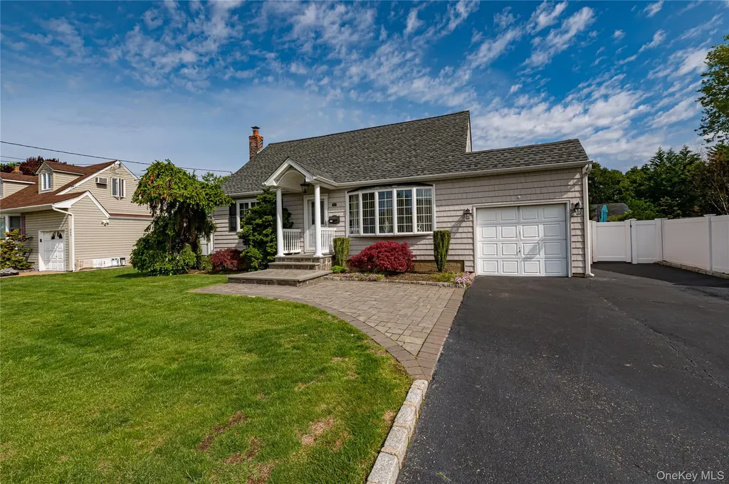 255 N Albany Avenue Massapequa NY 11758