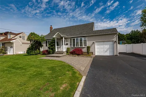 255 N Albany Avenue Massapequa NY 11758