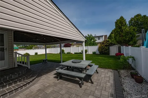 255 N Albany Avenue Massapequa NY 11758