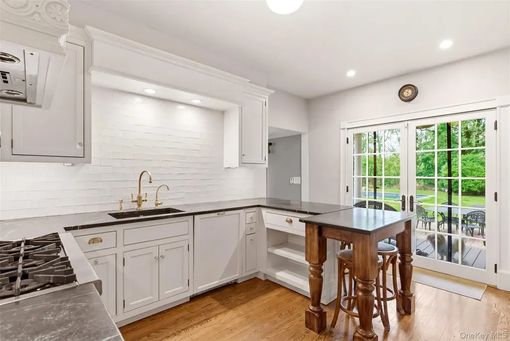 32 Timberline Drive Huntington NY 11743