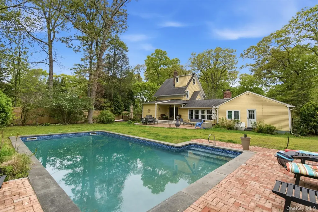 32 Timberline Drive Huntington NY 11743