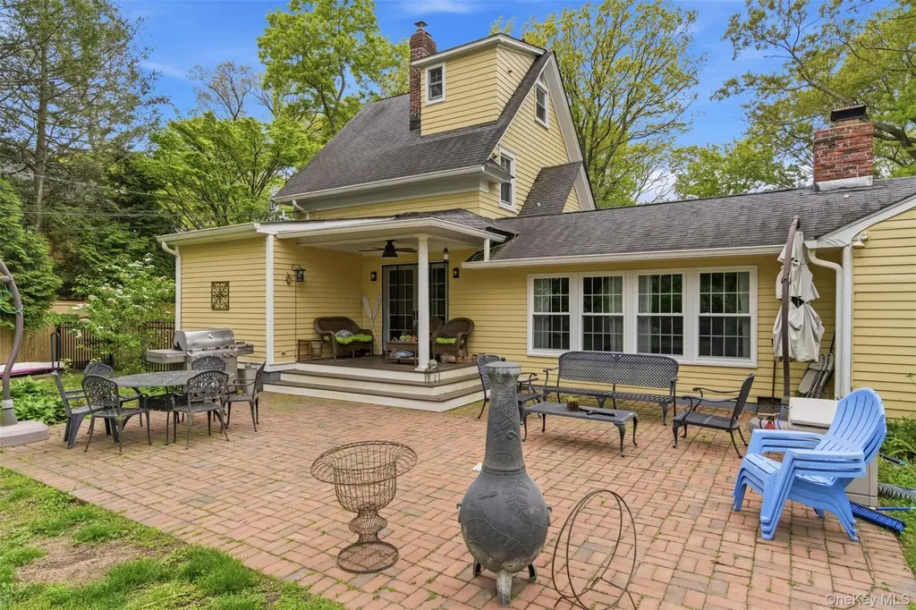 32 Timberline Drive Huntington NY 11743