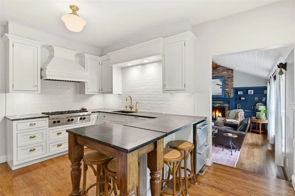32 Timberline Drive Huntington NY 11743