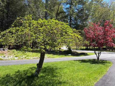 94 Gina Lane Smallwood NY 12778