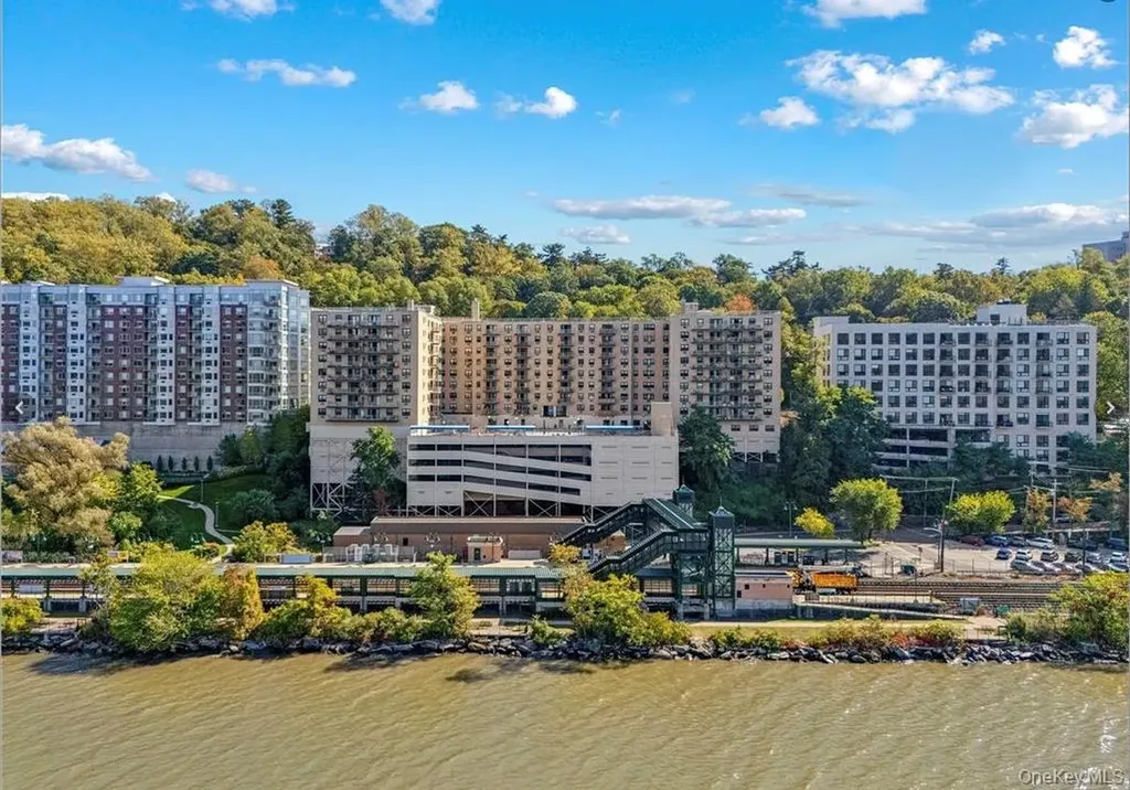 1085 Warburton Avenue Yonkers NY 10701