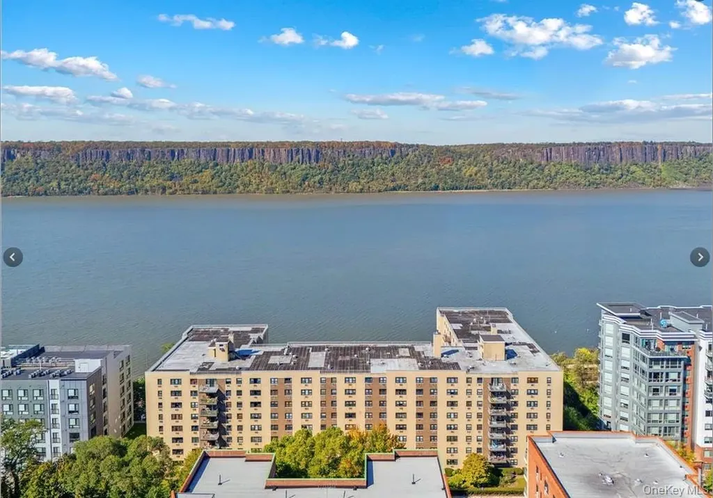 1085 Warburton Avenue Yonkers NY 10701