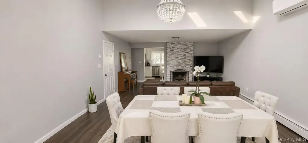8 Harmony Lane Westbury NY 11590
