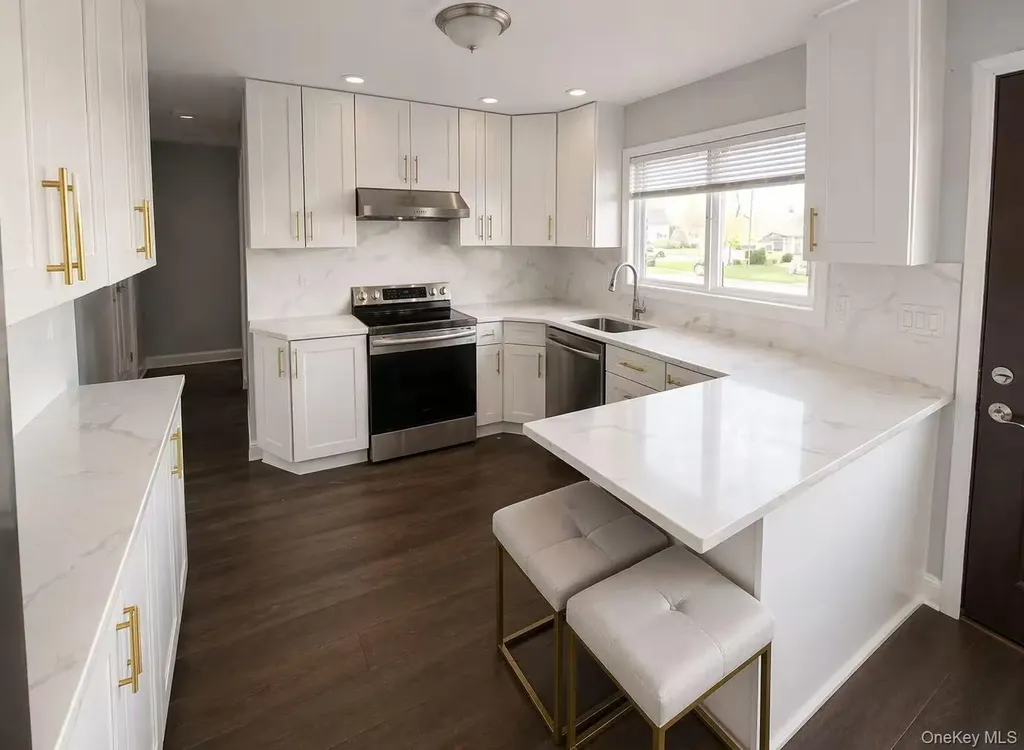 8 Harmony Lane Westbury NY 11590