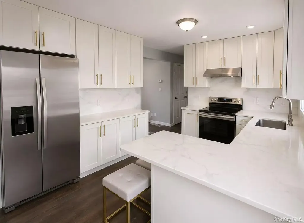 8 Harmony Lane Westbury NY 11590