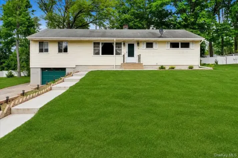 12 Elizabeth Lane New Windsor NY 12553