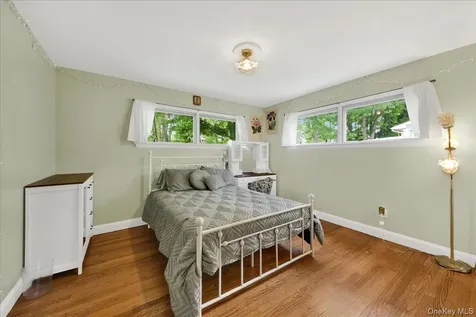 12 Elizabeth Lane New Windsor NY 12553