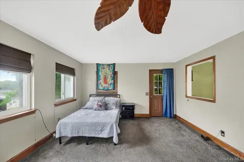 12 Elizabeth Lane New Windsor NY 12553