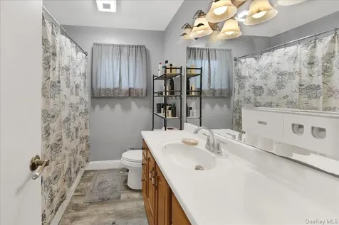 12 Elizabeth Lane New Windsor NY 12553