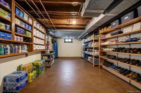 12 Elizabeth Lane New Windsor NY 12553