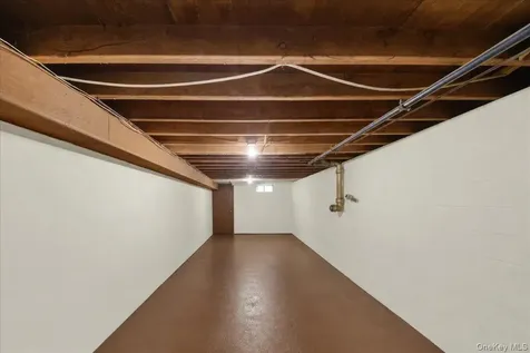 12 Elizabeth Lane New Windsor NY 12553