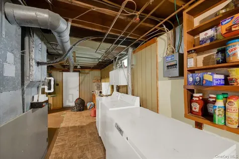 12 Elizabeth Lane New Windsor NY 12553
