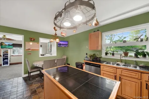 12 Elizabeth Lane New Windsor NY 12553