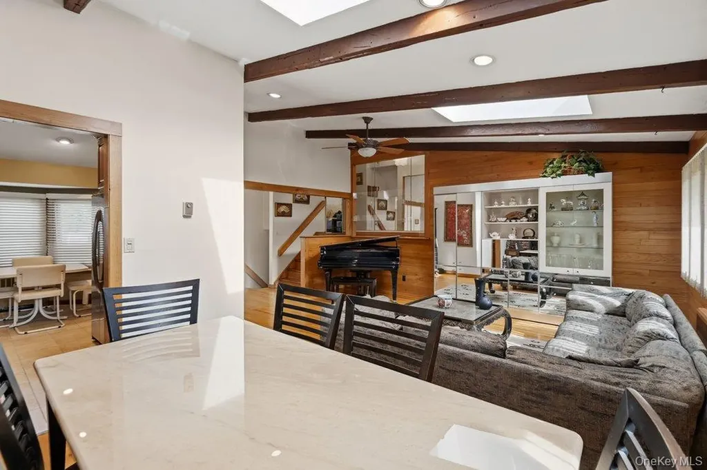 8 Pasadena Drive Plainview NY 11803