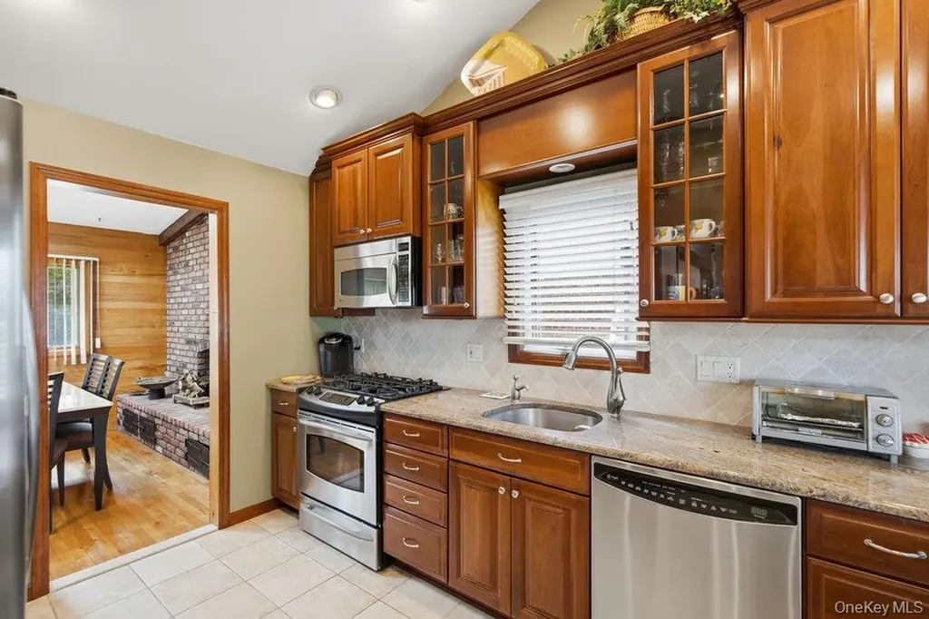 8 Pasadena Drive Plainview NY 11803