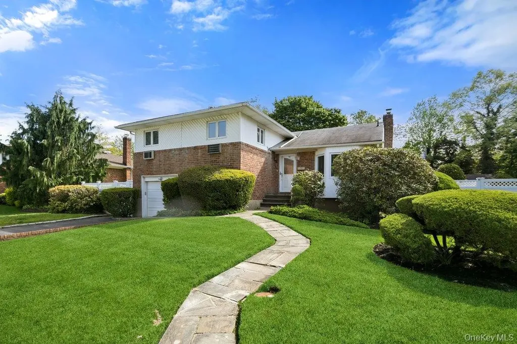 8 Pasadena Drive Plainview NY 11803