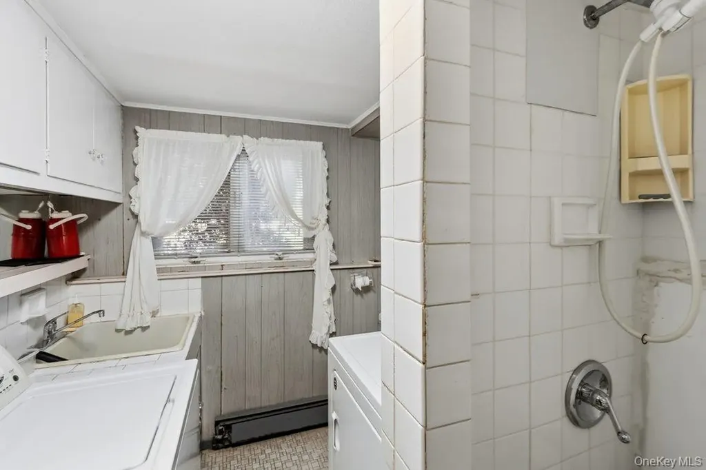 8 Pasadena Drive Plainview NY 11803