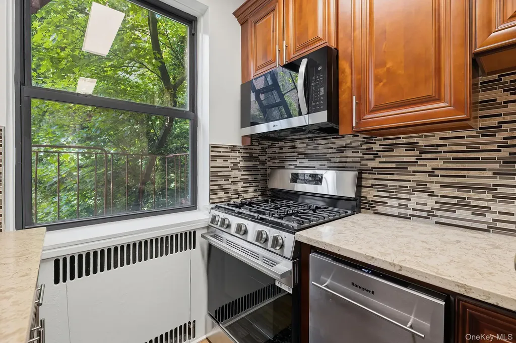 3015 Riverdale Avenue Bronx NY 10463