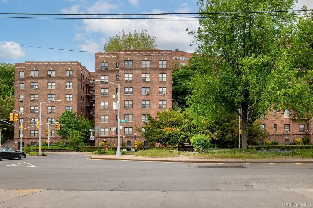 3015 Riverdale Avenue Bronx NY 10463