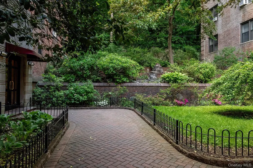 3015 Riverdale Avenue Bronx NY 10463