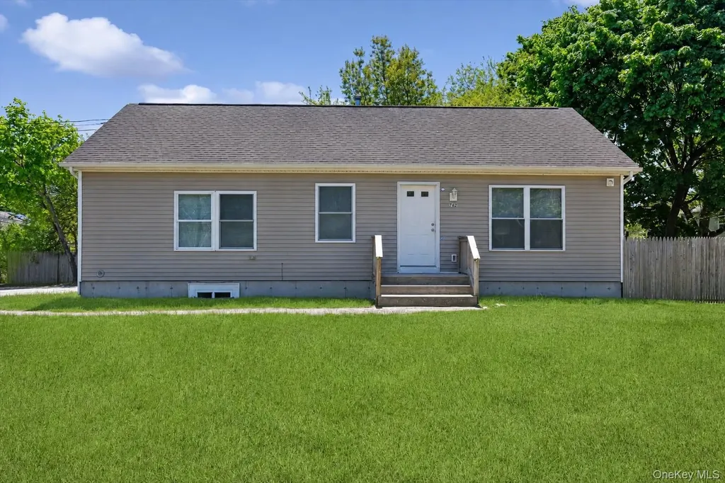 762 Bourdois Avenue Bellport NY 11713